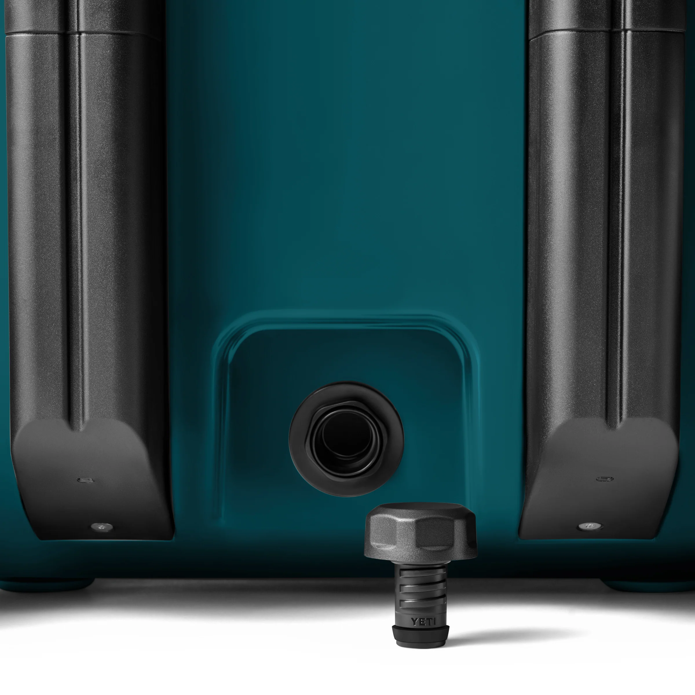 Roadie 48 Wheeled Cooler - Image 4