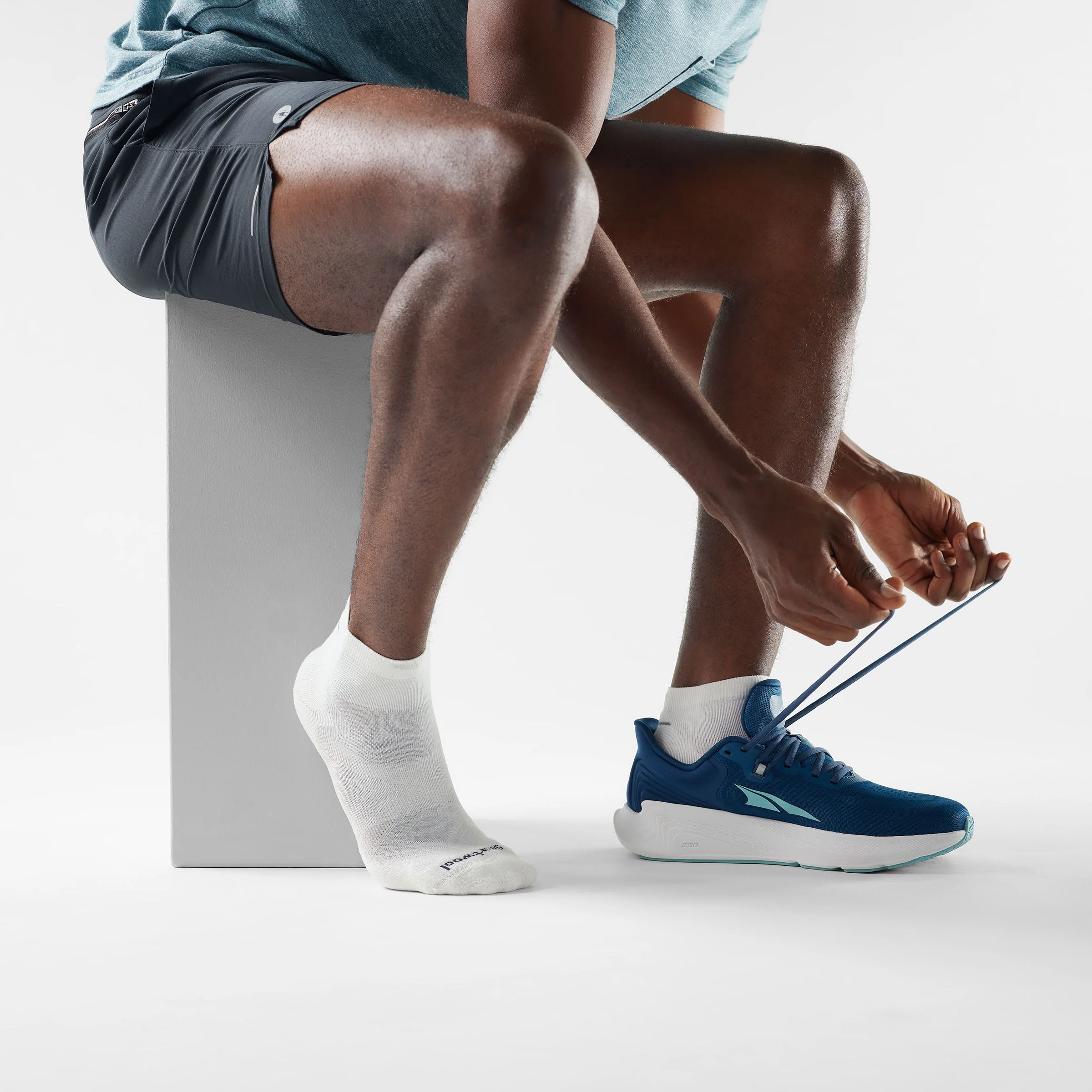 Run Targeted Cushion Ankle Socks - Image 2